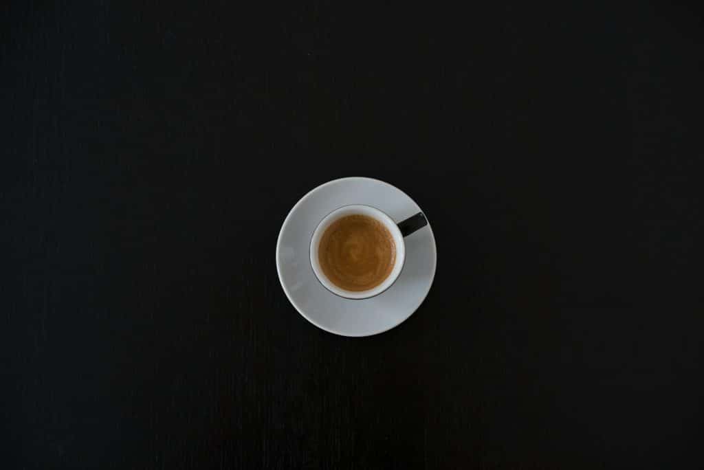 Tasse de café, avec fond noir